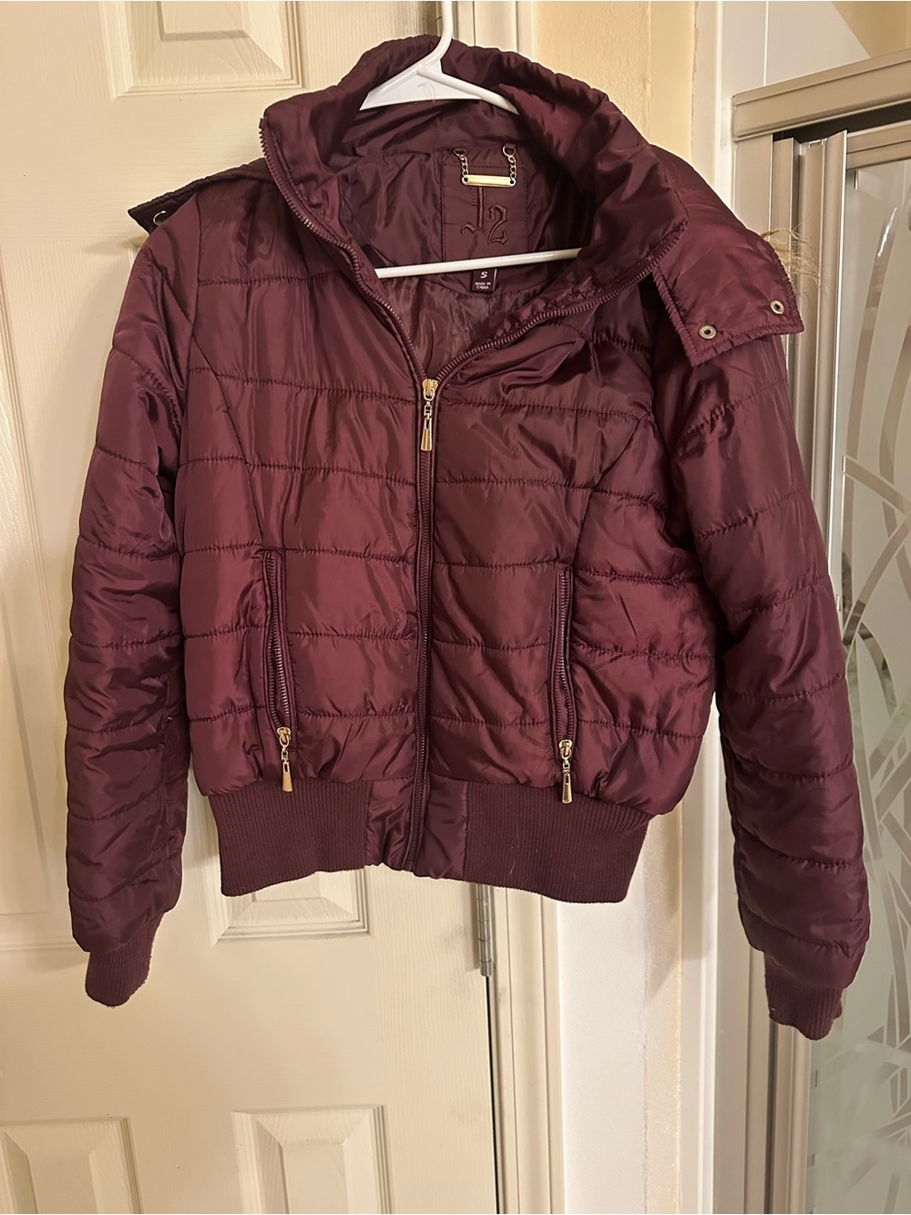Women’s Quilted Bomber Jacket - Burgundy